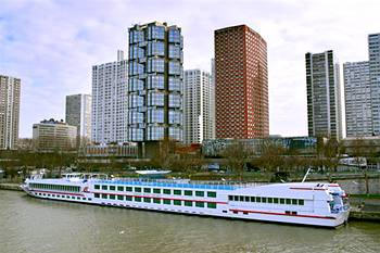 River view of Adagio City Aparthotel Paris