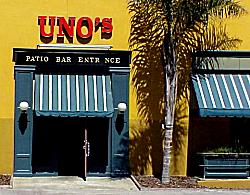 Uno's patio bar