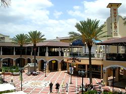 BayWalk courtyard